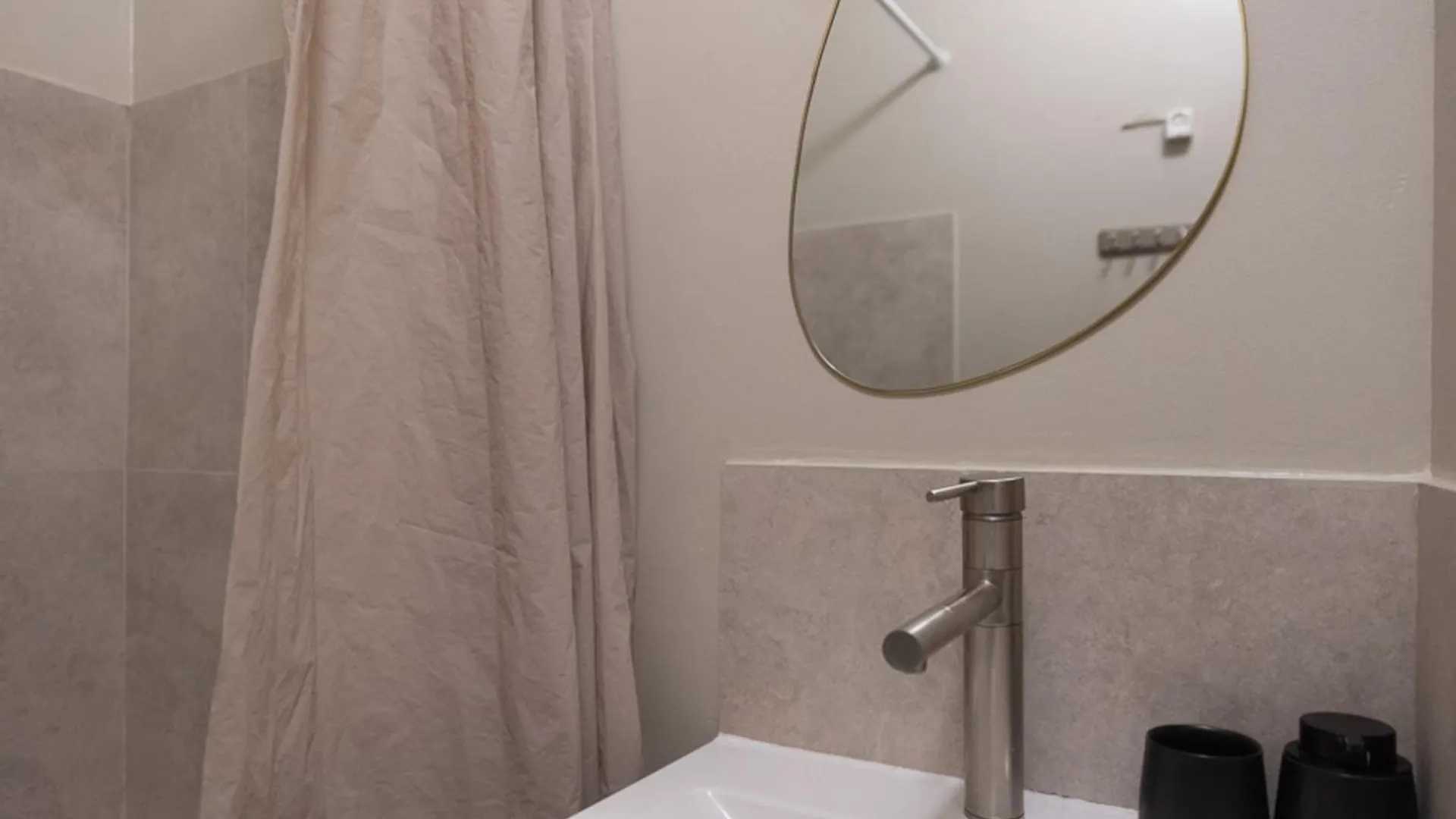 Beautiful Apt Between Pigalle And Montmartre Apartment *